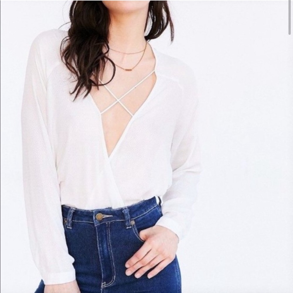 Urban outfitters white M long sleeve top. Very cute! Worn once.